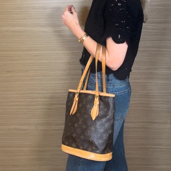 Authentic Louis Vuitton monogram, bucket, shoulder bag, PM SR0948 - Picture 1 of 15